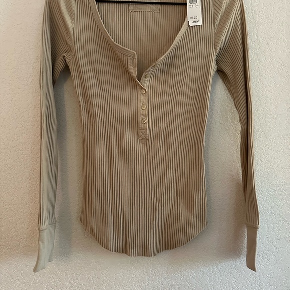 AERIE essential layering Henley - Picture 3 of 7